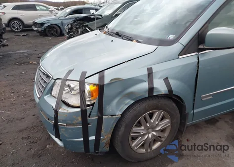 2010 Chrysler Town & Country Touring из США, поврежденный, VIN 2A4RR5D13AR298770